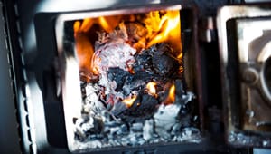 Ny aftale lader det være op til kommunerne at bekæmpe gamle brændeovne 