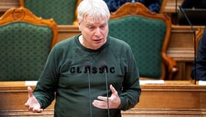 Uffe Elbæk i debat om forskningsfrihed: Socialdemokratiets fortælling er "dødsensfarlig"