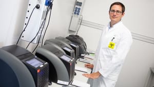 Professor modtager pris for opdagelsen af ny bakterie og særlig corona-indsats