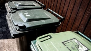 Regeringen vil se på forslag om at lade kommuner indsamle fri- og privatskolers affald
