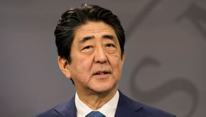 Shinzo Abe dør efter skudangreb