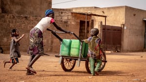 Inflation og en stærk dollar tvinger organisationer til at skære i hjælpen til verdens fattigste 