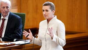 Åbningstale: Mette Frederiksen hyldede Haarder, Jelved og Dam i stedet for at udskrive valg
