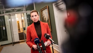 Mette Frederiksens flirt med Venstre er kronen på værket i et "voldsomt" politisk hamskifte