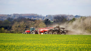 Vismænd anbefaler CO2-skat på landbruget ”hurtigst muligt”: Hovedparten af udledningerne kan opgøres på bedriftsniveau