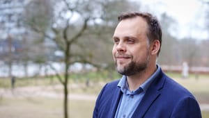 Halsnæs' borgmester går ikke op i verdensmål: Handling er vigtigere end en knappenål på jakken