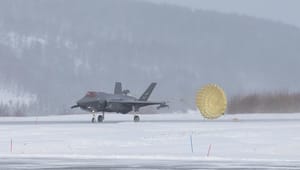 Forsvarsudvalget skal se på norske kampfly og forsvarsindustri