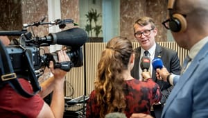 Gik midt i interview om formandens våbensag: Troels Lund Poulsen afviser at diskutere tillid til Ellemann 