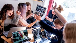 Færre mobiler, mere digital dannelse: Danske Gymnasier vil have teknologiforståelse på skoleskemaet 