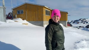 Vibe Nemming er eneste jordemoder i grønlandsk region med 6.500 indbyggere. Og for første gang i sit arbejdsliv har hun aldrig haft bedre tid
