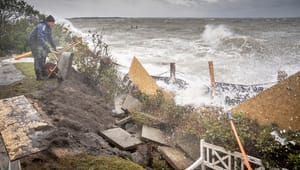 Forskere: Christiansborg må snart afgøre, om alle danskere skal betale for sommerhusejernes kystsikring 