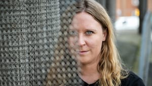 Hun spidder magthaverne med drilske tekster til iørefaldende toner. Karina Willumsen er en sjælden fugl i dansk aktivisme 