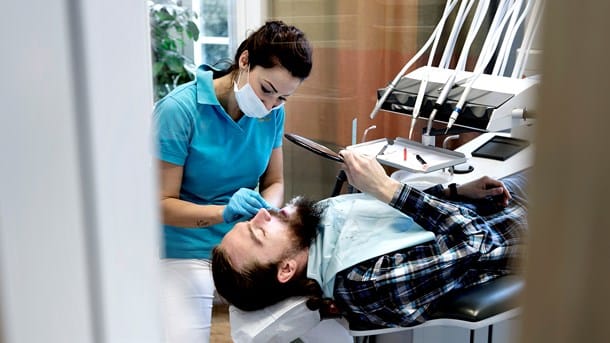 Tandlæger til regeringen: Uddan flere tandlæger eller gå på kompromis med kvaliteten 