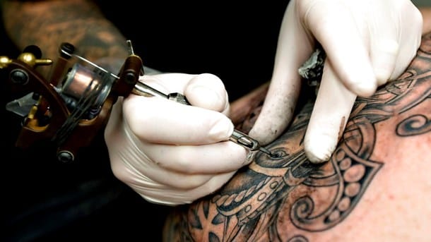 Blixt: Lad os stille krav til tatovører 
