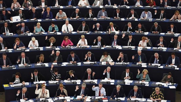 EU-parlamentarikere stemmer omstridt internetforslag igennem