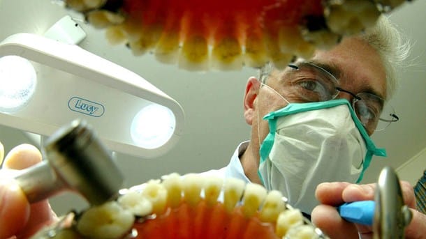 Tandlæger: Besparelser gør branchen sårbar over for spekulation 