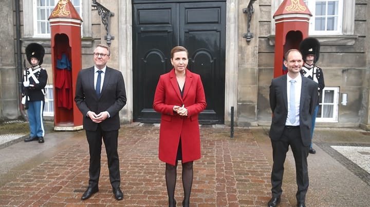 Se statsministerens præsentation af de nye ministre foran Amalienborg