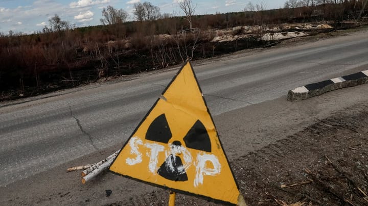Atomkraftbog er underholdende, men den falder for sine egne præmisser