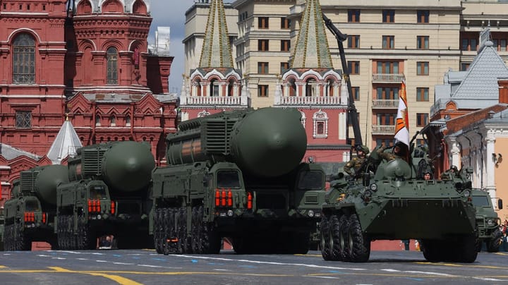 Med Putins invasion er frygten for krigens ultimative våben igen iblandt os