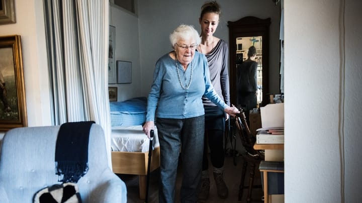 Evaluering: Frihedsforsøg på ældreområdet gav mere end hver anden ældre færre hjemmebesøg