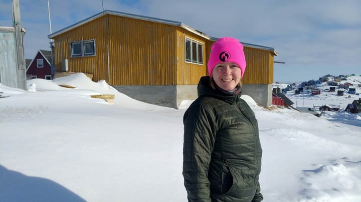 Vibe Nemming er eneste jordemoder i grønlandsk region med 6.500 indbyggere. Og for første gang i sit arbejdsliv har hun aldrig haft bedre tid