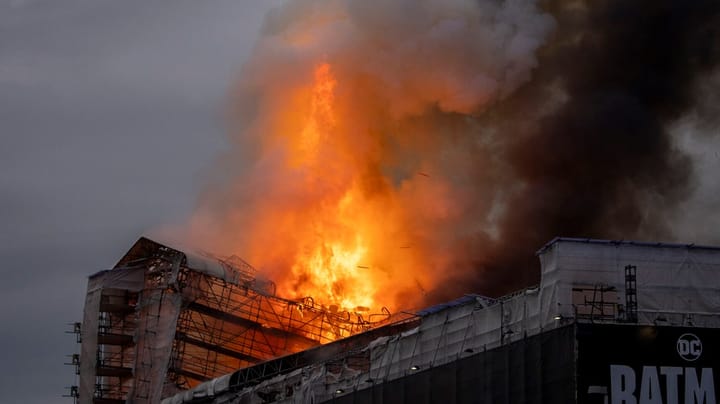 Brand på Børsen er fortsat ude af kontrol: "En national katastrofe"
