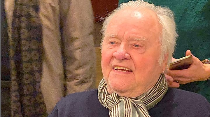 Sanger, komponist, producer og radiovært Peter Abrahamsen er død, 82 år