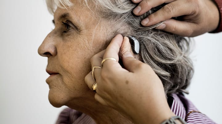Arbejdsgruppe til sundhedsministeren: Sundhedvæsenet vil drukne i ældre hørepatienter, hvis ikke vi styrker korpset af audiologer