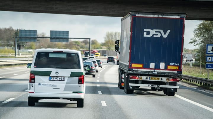 Minister vil undersøge, om styrelse overimplementerer EU-regler om kontrol med lejede køretøjer 
