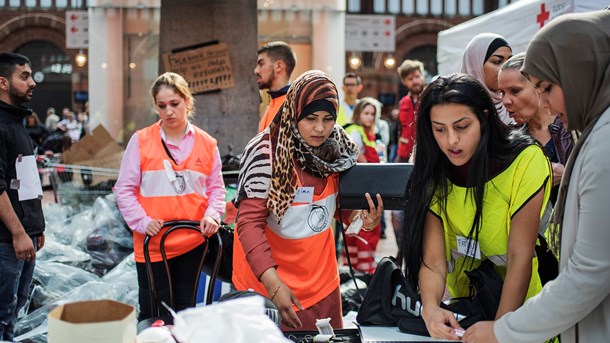 Flygtningekrisen i 2015 fik mange danskere til at engagere sig som frivillige hos de etablerede foreninger. Men nye foreninger og nye måder at være frivillig på blev også et resultat af den store flygtningestrøm. (Arkivfoto)