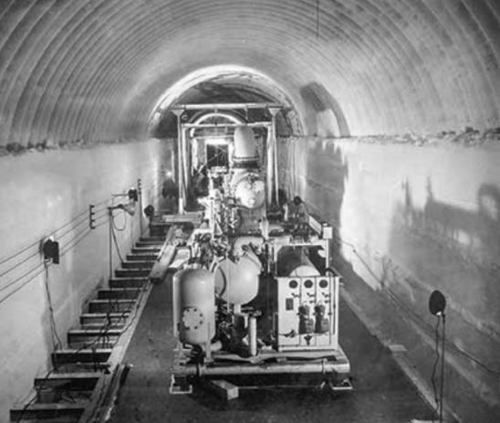 Varmeveksleren og dampkondensatoren til Camp Centurys transportable atomreaktor. Foto: US National Archives and Records Administration.